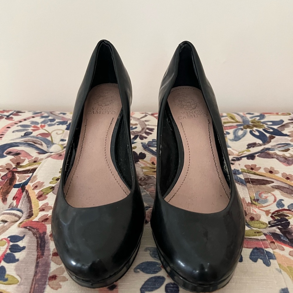 Size 7 Vince Camuto black heels - Picture 2 of 7